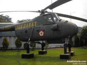 Sisi kanan Mi-4 "Hound" TNI-AD beregistrasi HA-5007